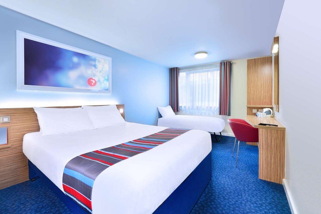 Travelodge Bracknell Exterior photo